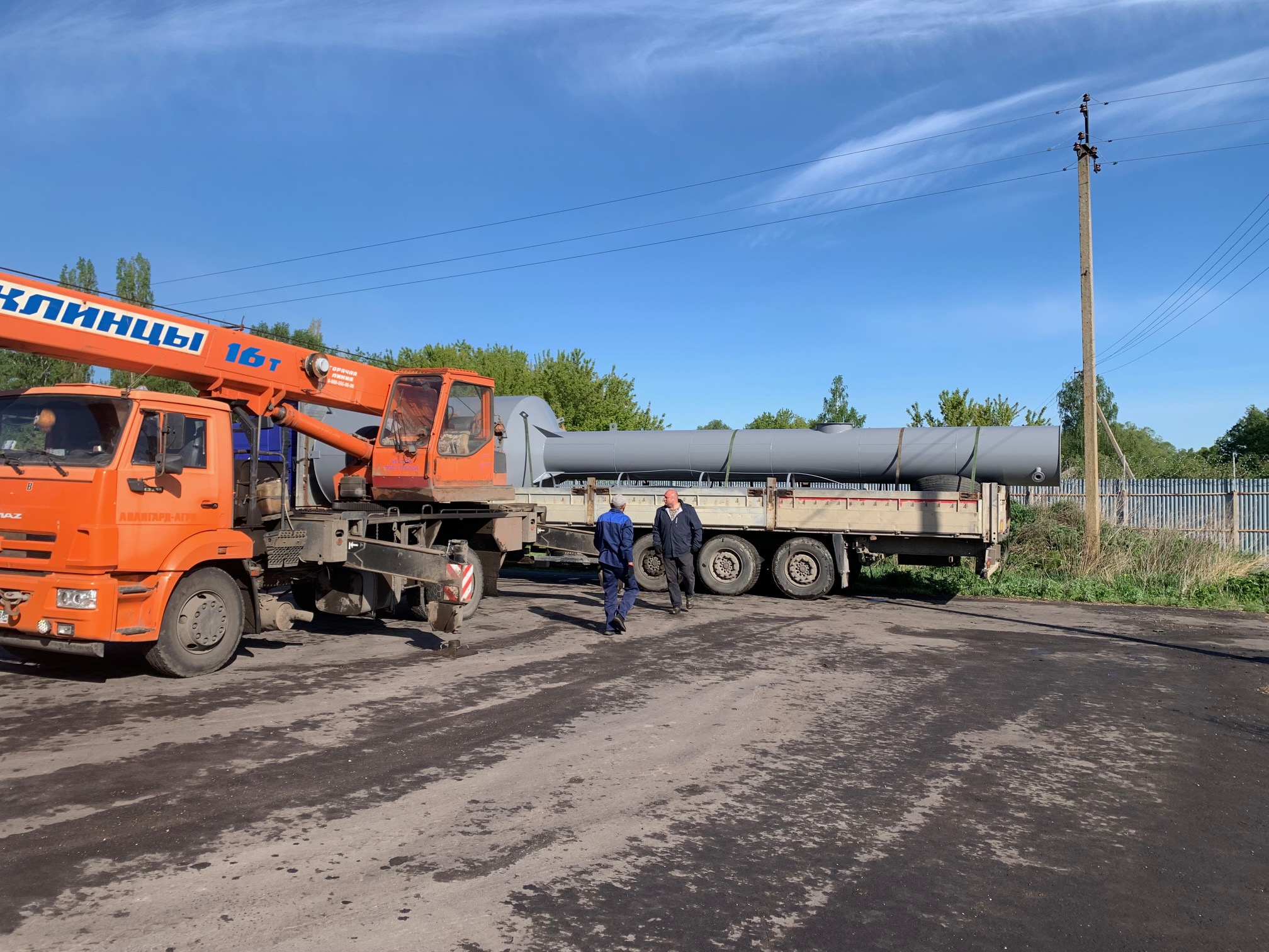 Ведутся работы по текущему ремонту участка водопроводной сети и замене башни Рожновского в с.Глазово по улице Октября Нижнедевицкого района Воронежской области.