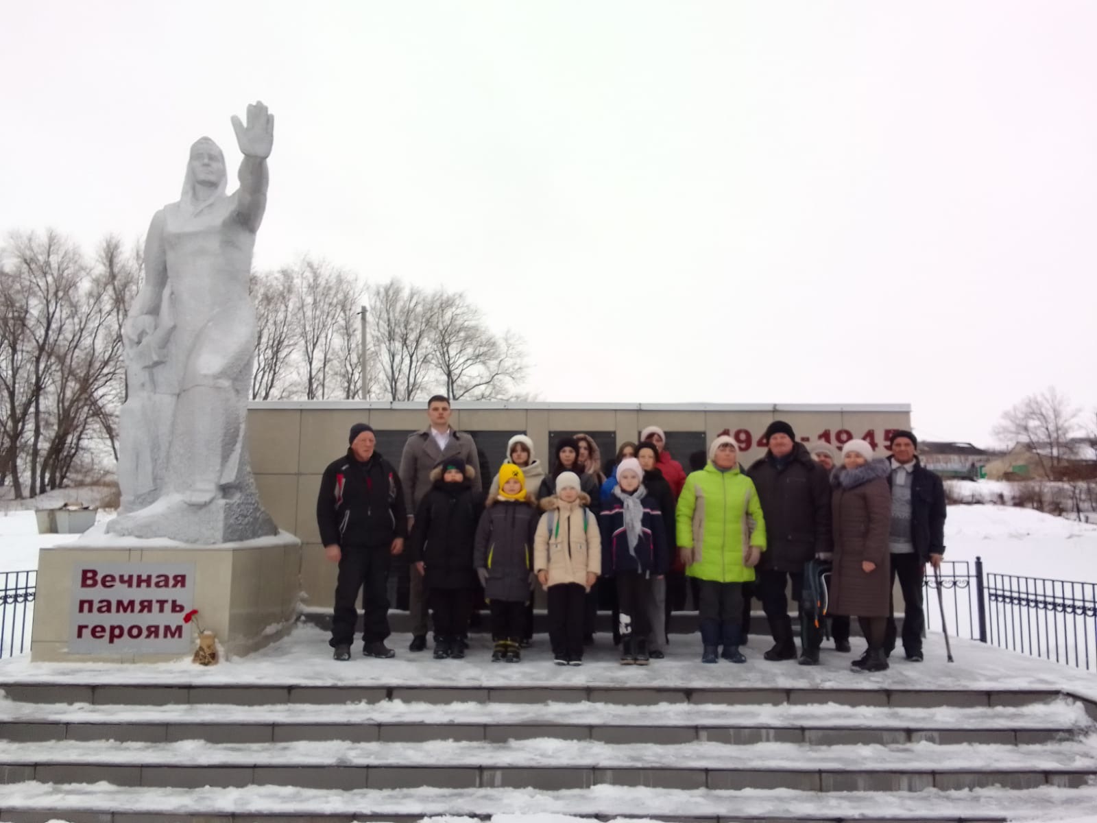 день освобождения села от немецко-фашистских захватчиков.