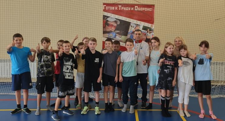 Юные спортсмены сдали нормативы ГТО ко Дню физкультурника. Юные спортсмены сдали нормативы ГТО ко Дню физкультурника.